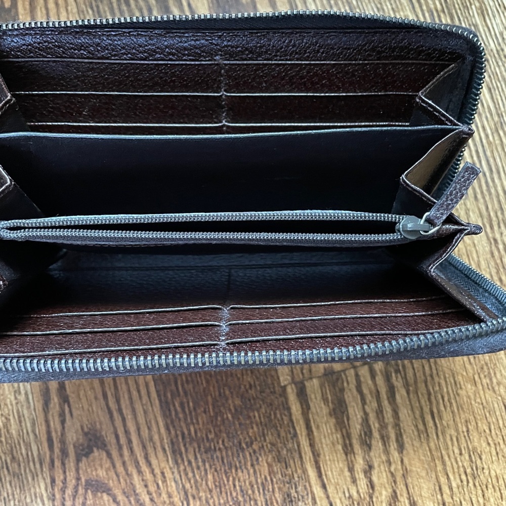 Authentic Gucci Zip Around Wallet - Picture 4 of 11